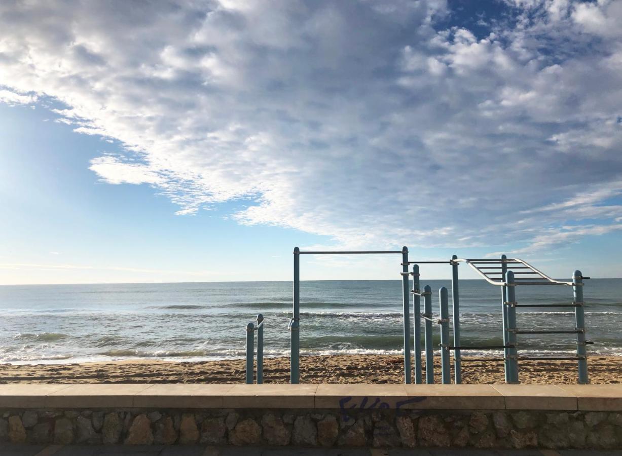Lovely Seaside Apartment In Front Of Calafell Beach And Cunit Beach Segur de Calafell Exterior photo